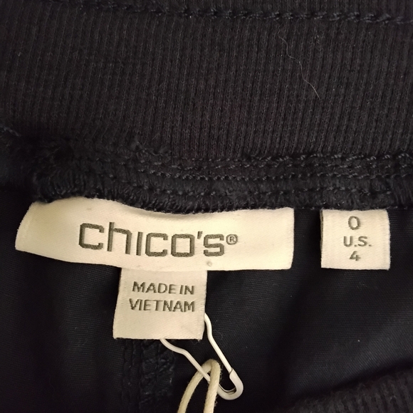 Chico's Women's O US 4 Navy Pull-on Eyelet Cutout Lace Hem Pockets Crop Pant - Picture 4 of 8